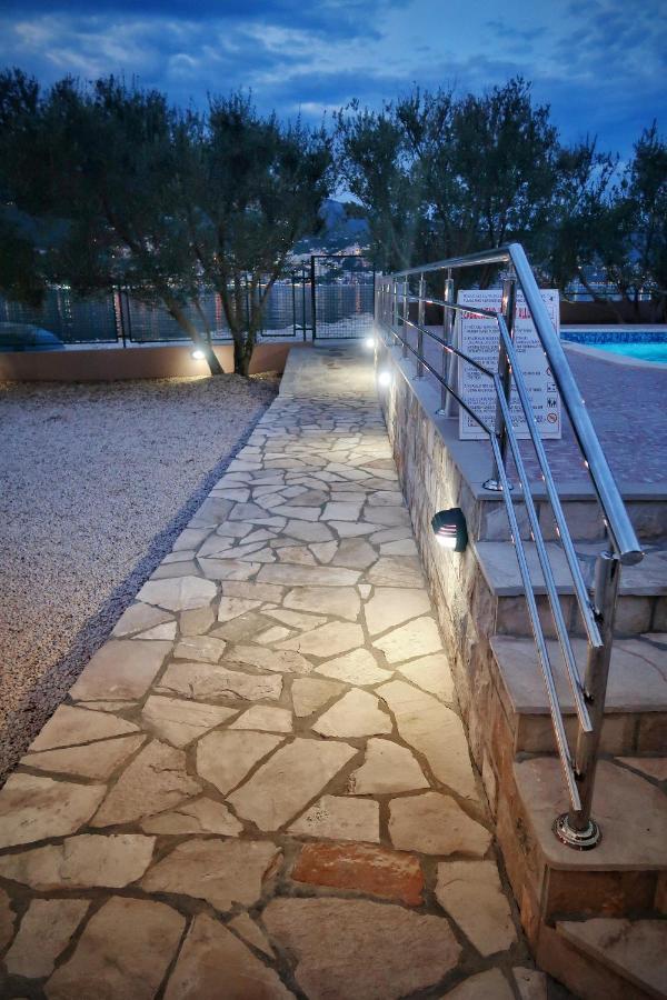 Apartments Maxi Katic แฮร์เซ็ก-โนวี ภายนอก รูปภาพ