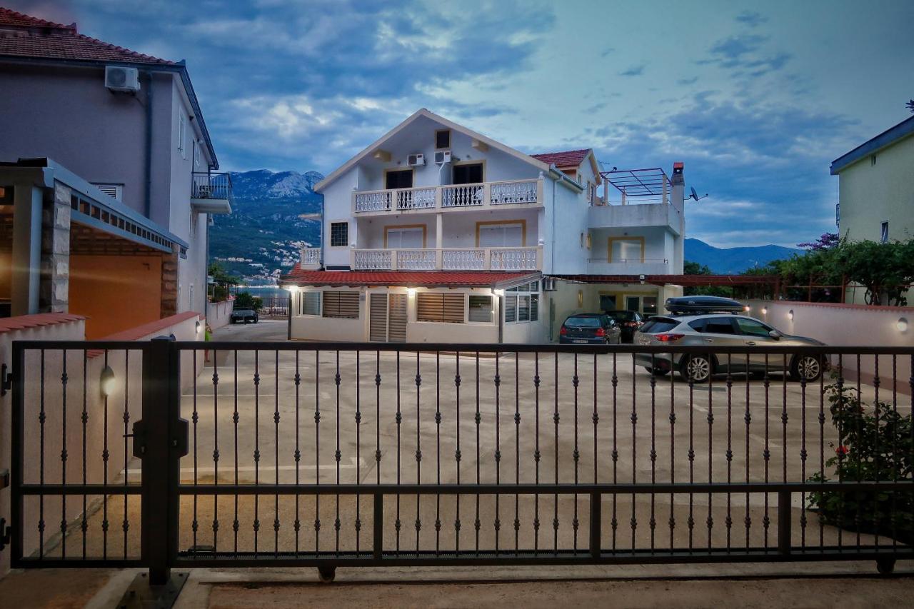 Apartments Maxi Katic แฮร์เซ็ก-โนวี ภายนอก รูปภาพ