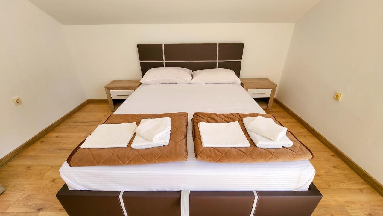 Apartments Maxi Katic แฮร์เซ็ก-โนวี ภายนอก รูปภาพ