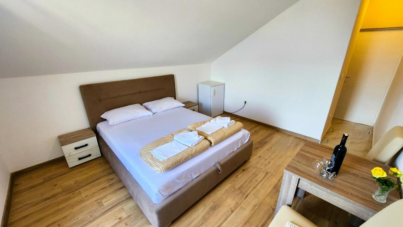 Apartments Maxi Katic แฮร์เซ็ก-โนวี ภายนอก รูปภาพ