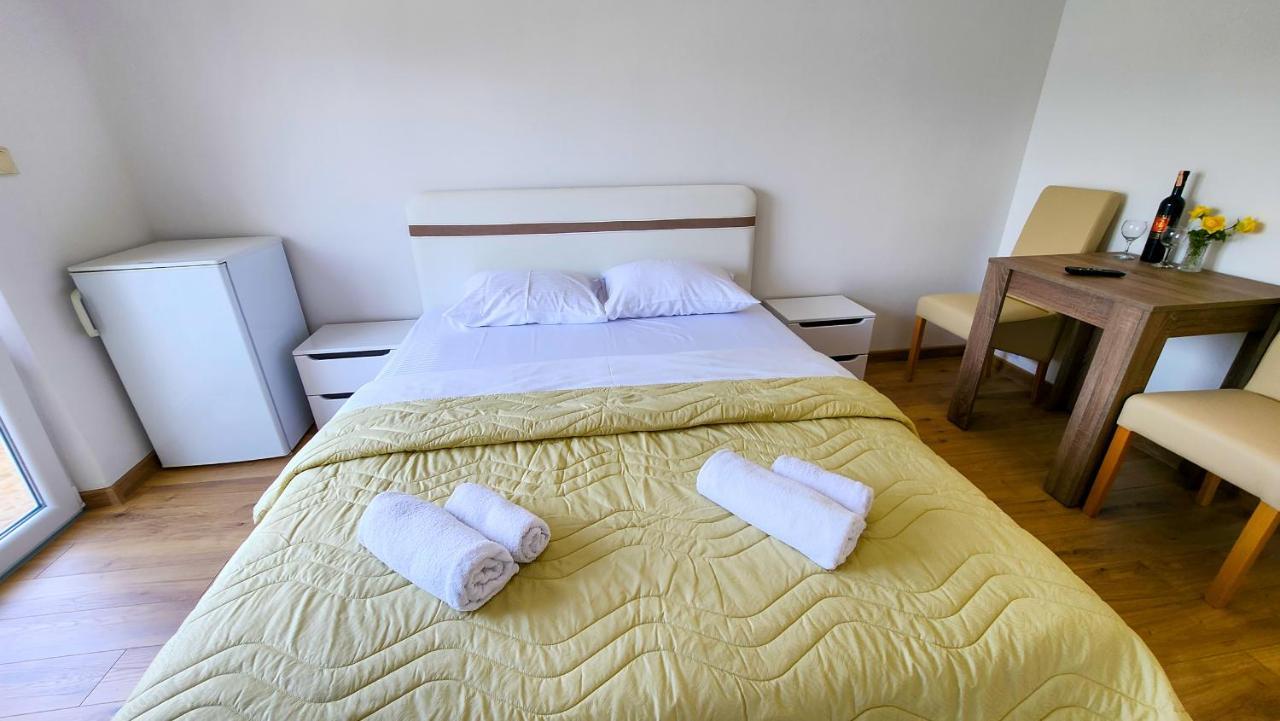 Apartments Maxi Katic แฮร์เซ็ก-โนวี ภายนอก รูปภาพ