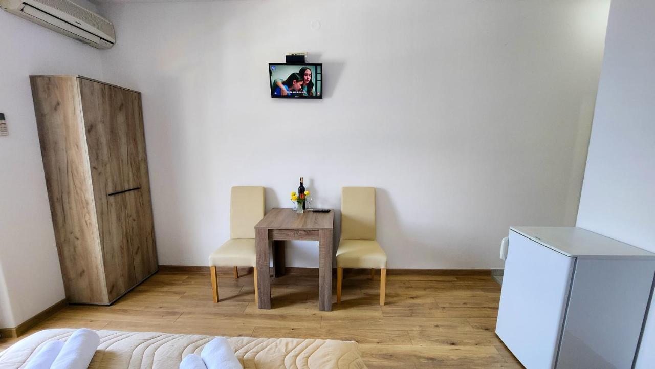 Apartments Maxi Katic แฮร์เซ็ก-โนวี ภายนอก รูปภาพ