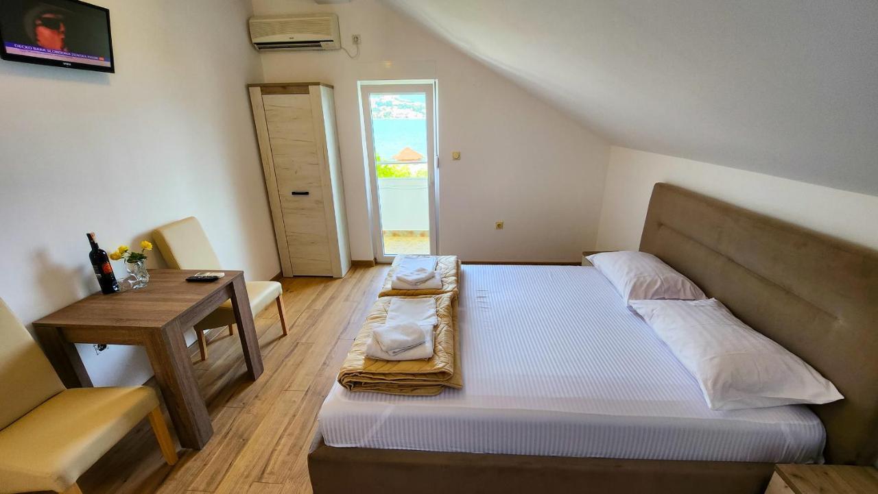 Apartments Maxi Katic แฮร์เซ็ก-โนวี ภายนอก รูปภาพ