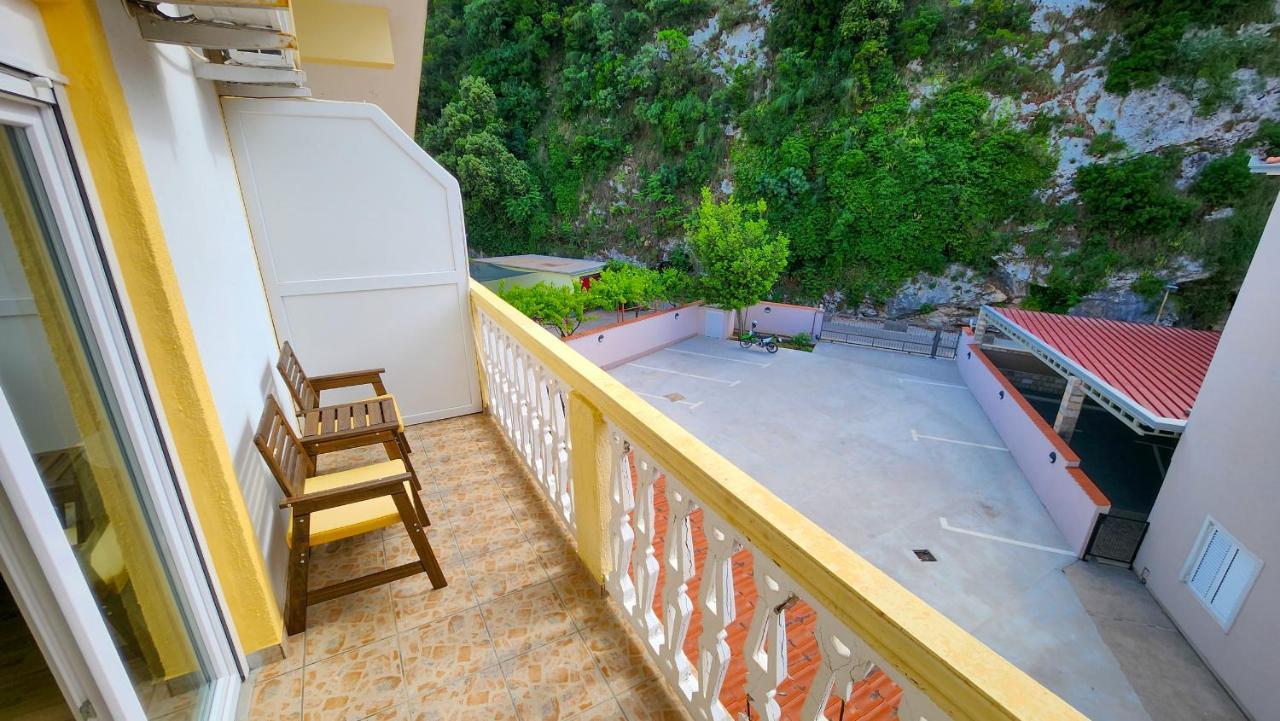 Apartments Maxi Katic แฮร์เซ็ก-โนวี ภายนอก รูปภาพ