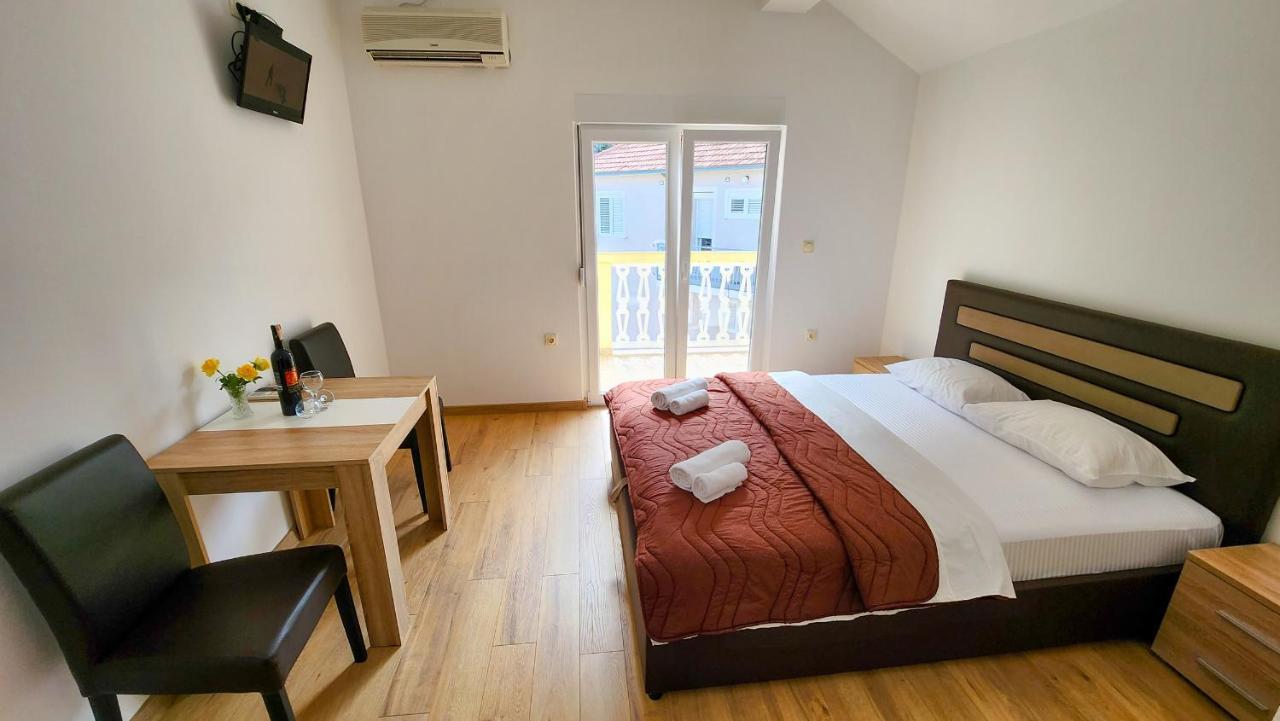 Apartments Maxi Katic แฮร์เซ็ก-โนวี ภายนอก รูปภาพ