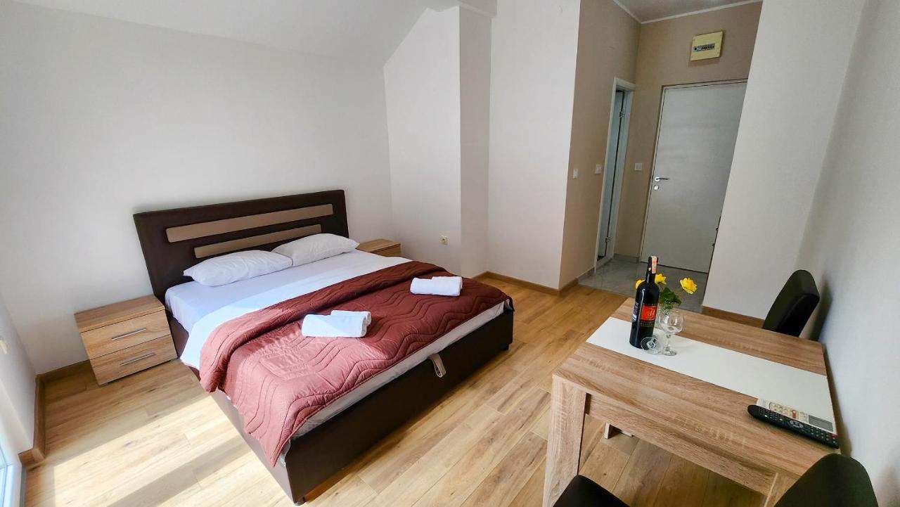 Apartments Maxi Katic แฮร์เซ็ก-โนวี ภายนอก รูปภาพ
