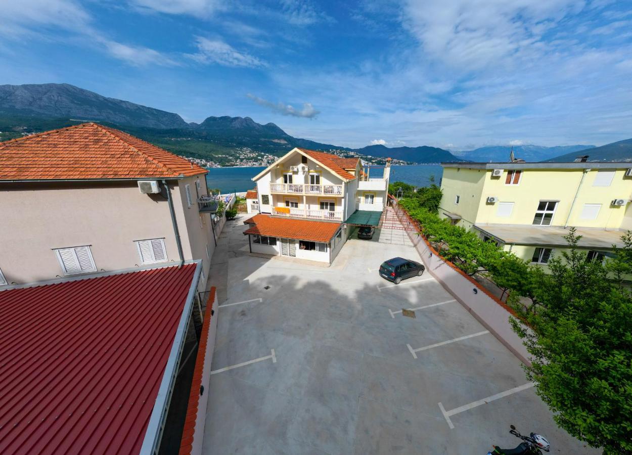Apartments Maxi Katic แฮร์เซ็ก-โนวี ภายนอก รูปภาพ