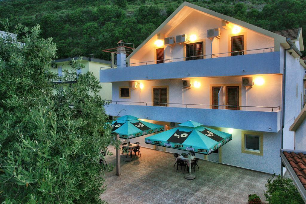 Apartments Maxi Katic แฮร์เซ็ก-โนวี ภายนอก รูปภาพ